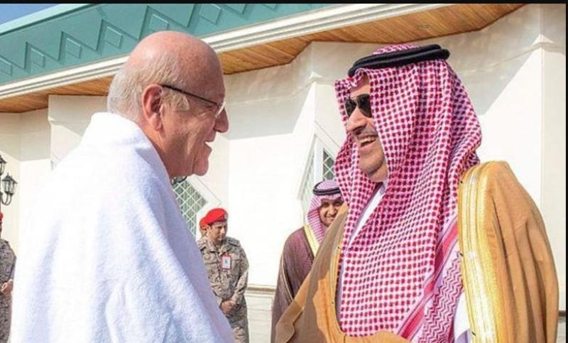 ميقاتي يؤدي مناسك العمرة