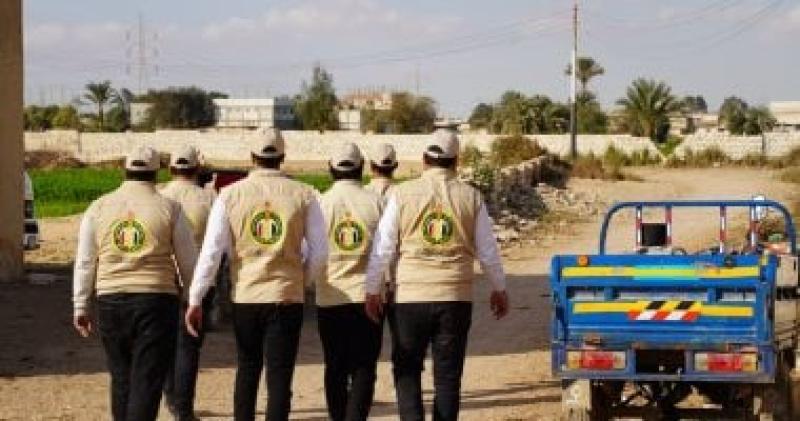 فريق بيت الزكاة والصدقات يجرى المسح الشامل لقرية «قلبشو»