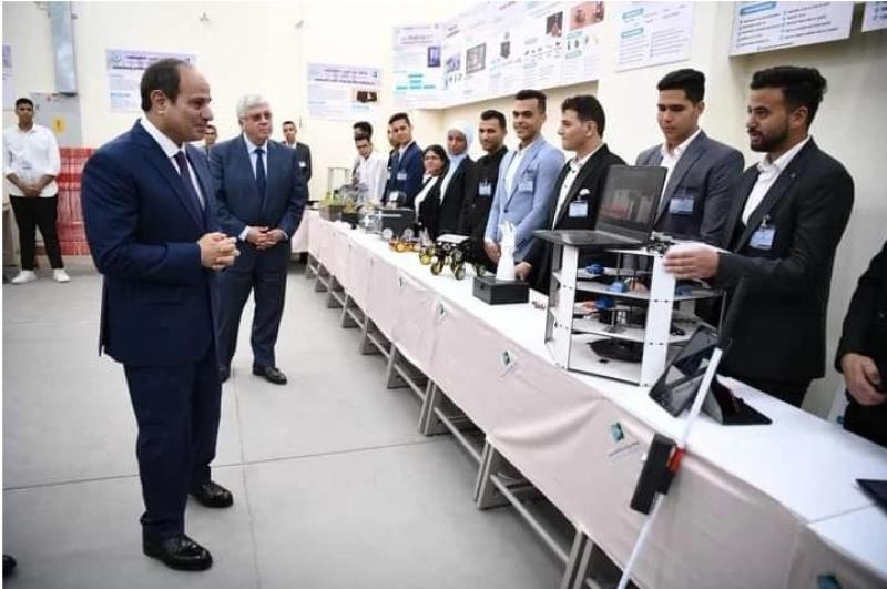 الرئيس السيسي برفقة وزير التعليم العالي