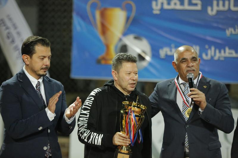 كابتن رضا عبد العال والطيار خالد رفعت رئيس لجنة النشاط الرياصي بمصر للطيران