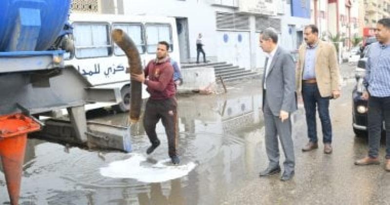 رفع نواتج الأمطار فى المحافظة