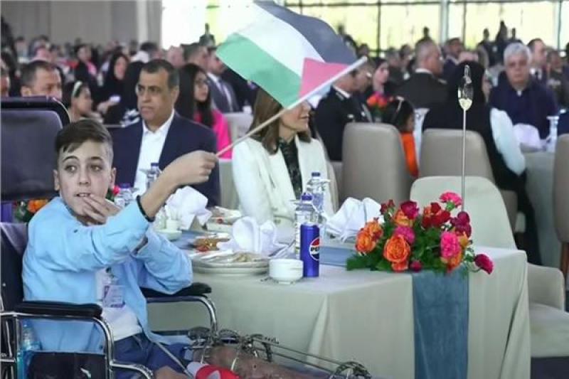 عائلات من غزة  يحتفلون بعيد الفطر المبارك