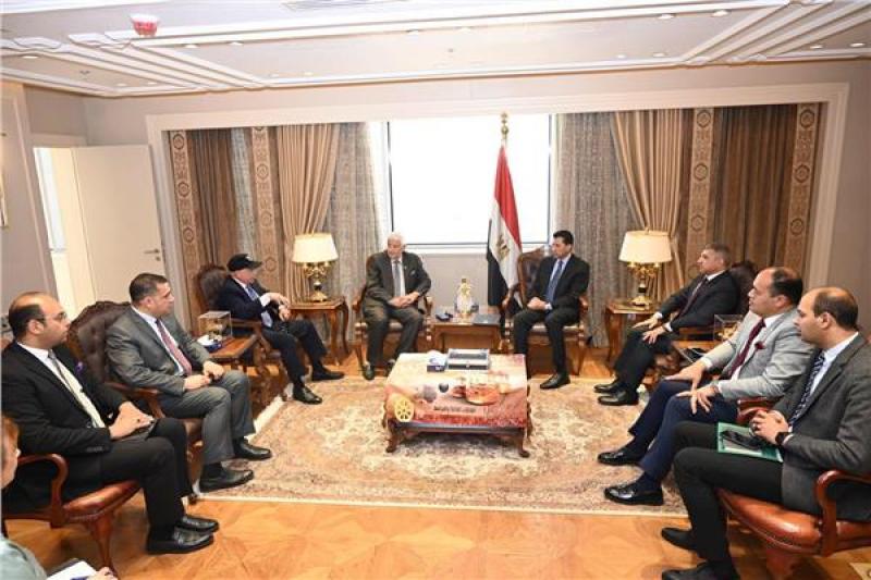 الدكتور أشرف صبحي مع وفد الكيانات المصرية في أوروبا