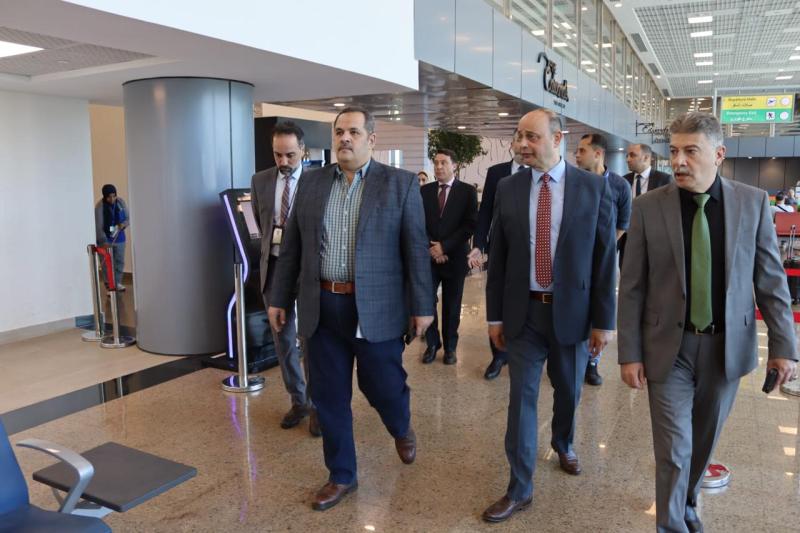 الطيار أحمد منصور يتفقد مطار الغردقة الدولي