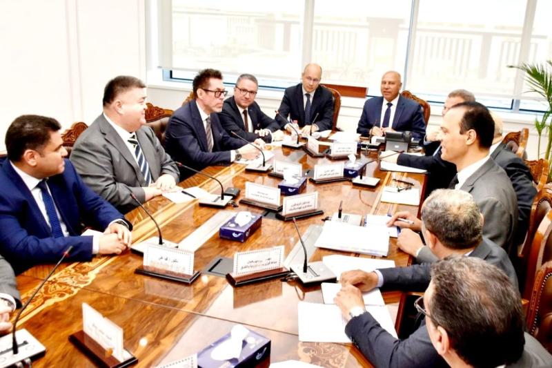 وزير النقل والسفير المجري