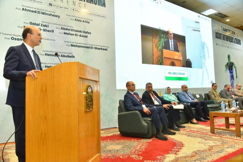 رئيس جامعة أسيوط 