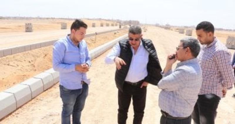 رئيس جهاز مدينة السادات يتفقد أعمال رفع كفاءة الطرق