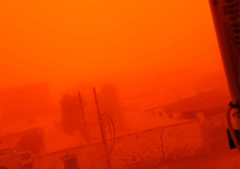 عاصفة ترابية 