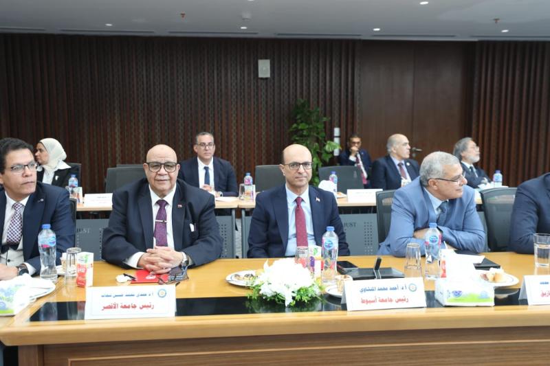 رئيس جامعة أسيوط 