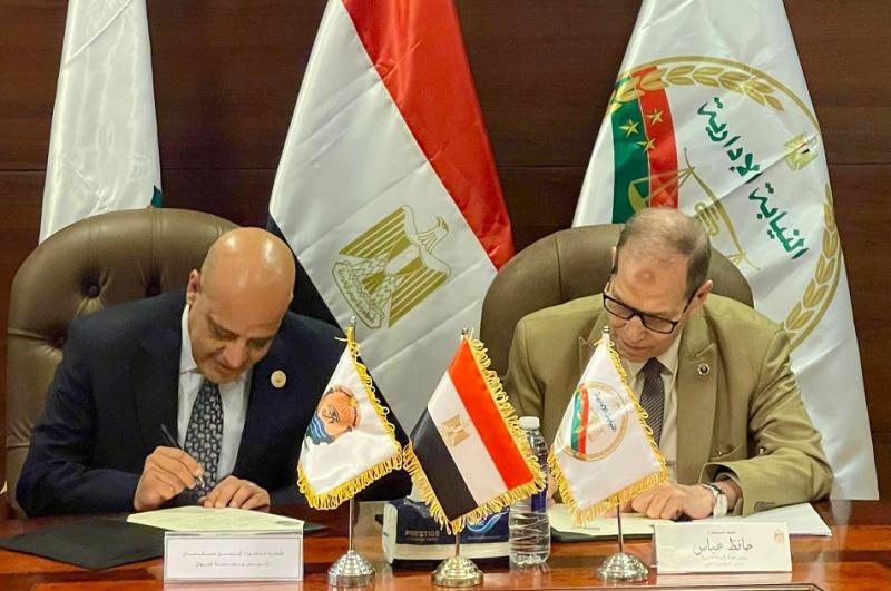 رئيس النيابة الإدارية رئيس جامعة أسوان يوقعان بروتوكول تعاون