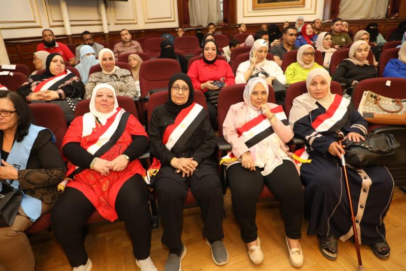 محافظة القاهرة تكرم الطلبة الفائزين