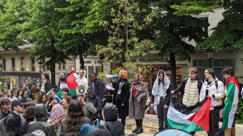 وقفة تضامنية مع فلسطين في محيط جامعة السوربون في فرنسا