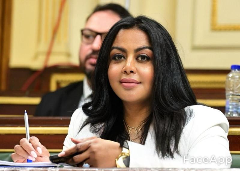 نيفين حمدي 