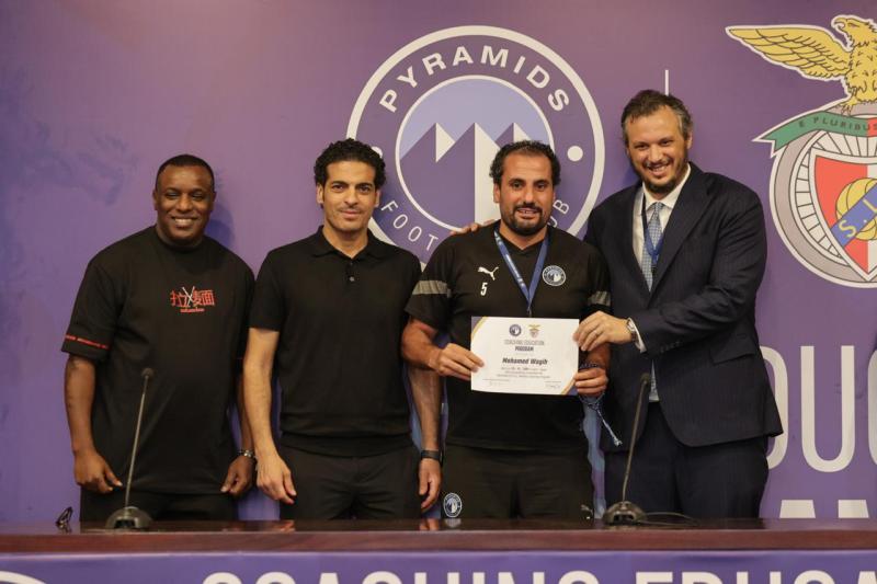 المهندس ممدوح عيد رئيس نادي بيراميدز  يكرم المشاركين 