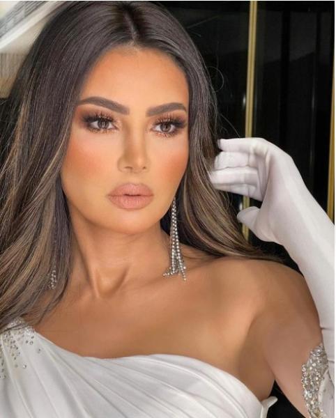 النجمة دينا فؤاد 