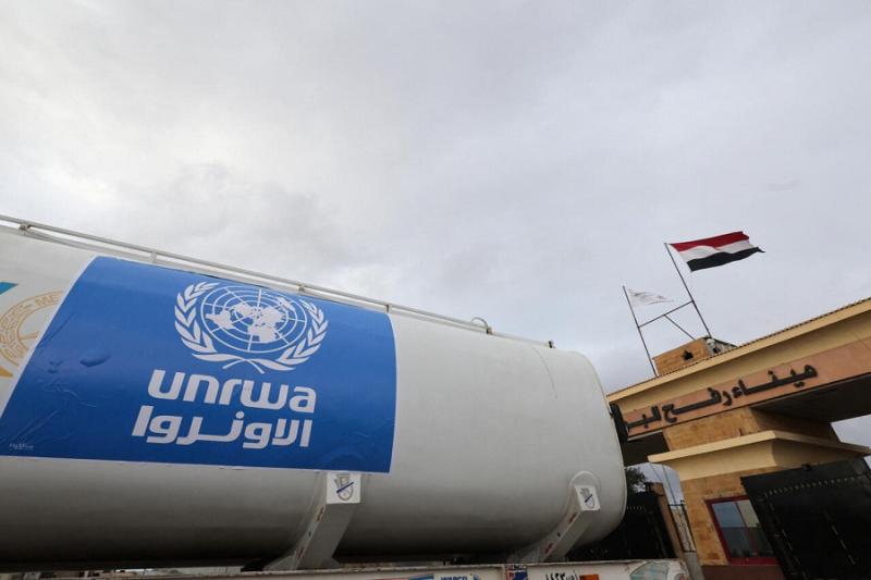 إدخال شاحنة وقود واحدة لوكالة غوث وتشغيل اللاجئين الأونروا