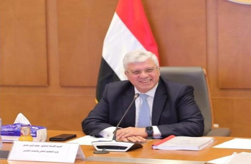 أيمن عاشور 