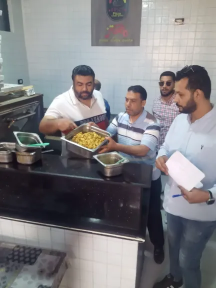  أغذية فاسدة