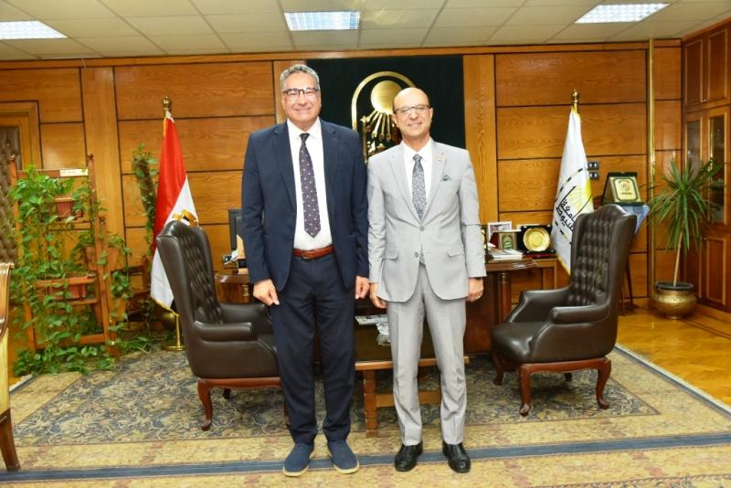 رئيس جامعة أسيوط 
