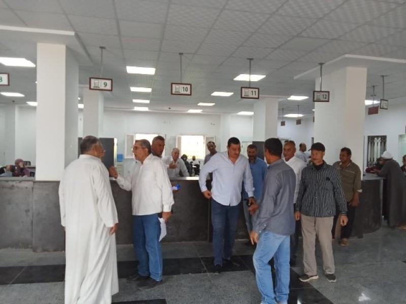 جانب من مقدمى الطلبات 