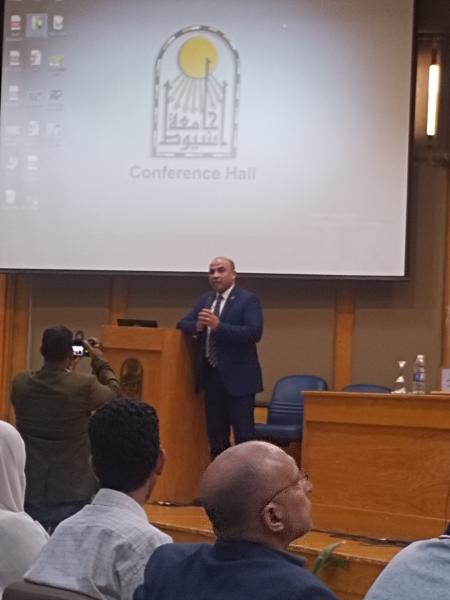 نائب رئيس الجامعه لشؤون البيئه