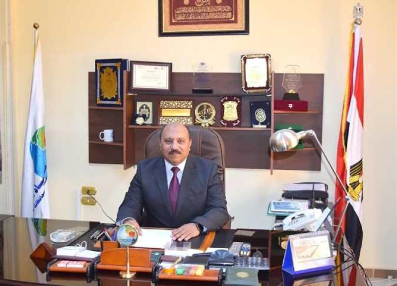 اللواء عبد الحميد عصمت رئيس مجلس إدارة شركة مياه الشرب والصرف الصحي بمحافظات القناة