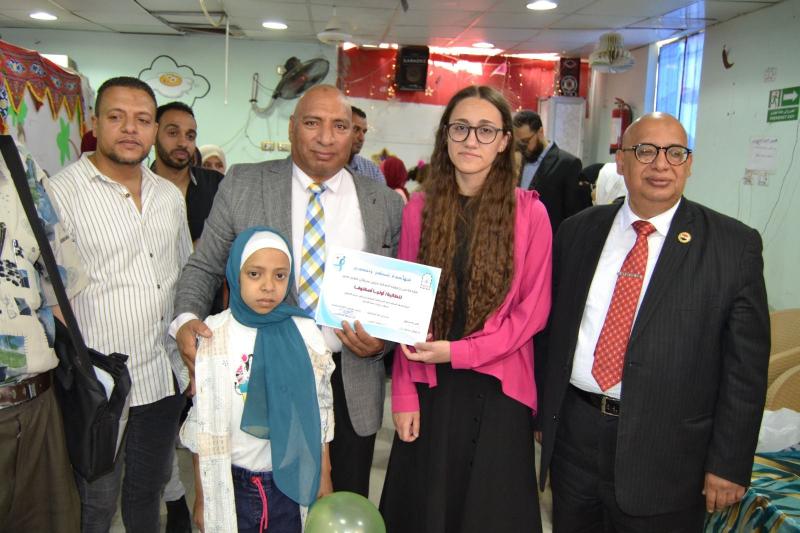 الوفد الروسي اثناء زياره المعهد