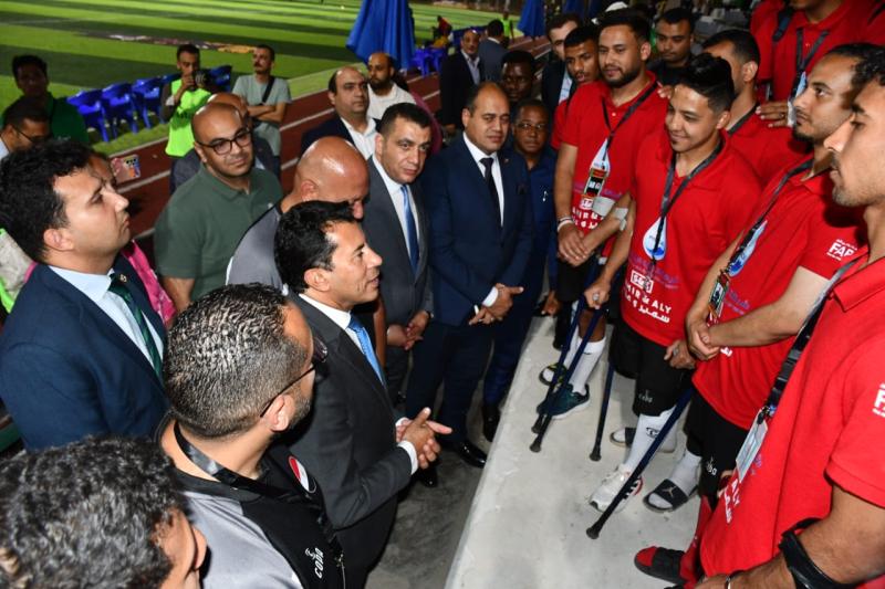 الوزير يدعم منتخب الساق الواحدة 