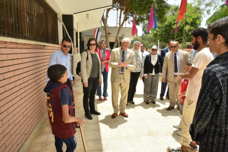 النائب رئيس الجامعه لشؤون الطلاب