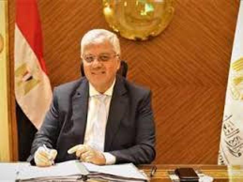 الدكتور ايمن عاشور 