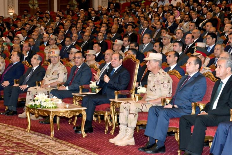 افتتاح الرئيس السيسي للمشروعات التنموية بجنوب الوادى بالفيديو كونفرانس