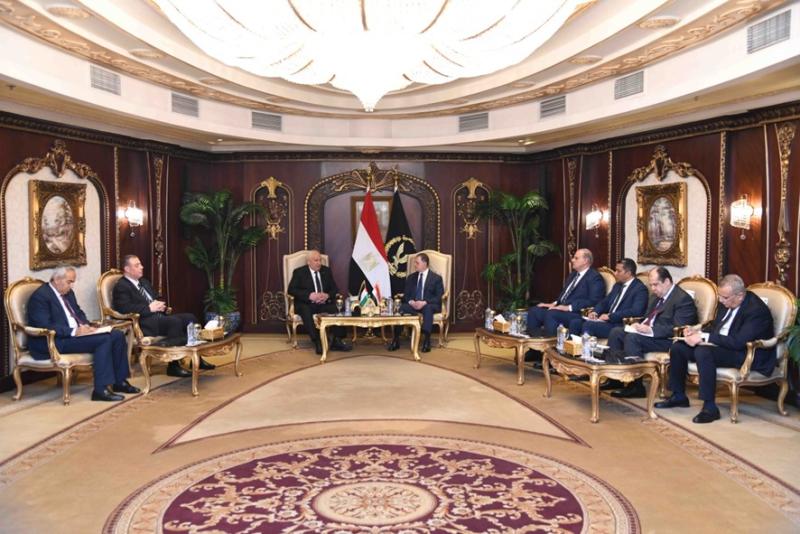 وزير الداخلية يستقبل نظيره الفلسطيني