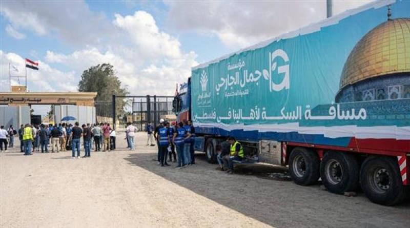 شاحنات المساعدات في معبر رفح