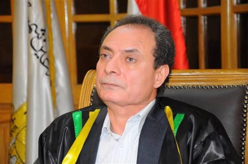 الدكتور حسين حمودة