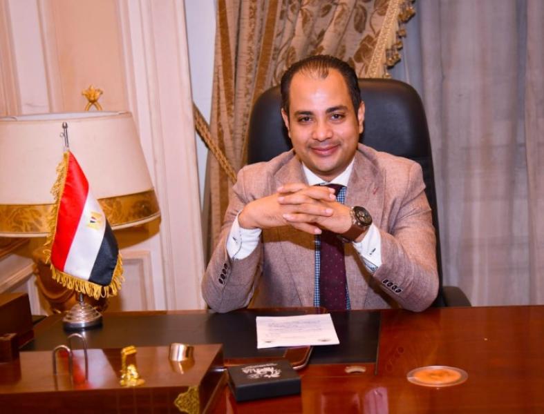 الكاتب الصحفي حازم العبيدي 