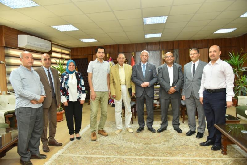 نائب رئيس الجامعه الطلاب