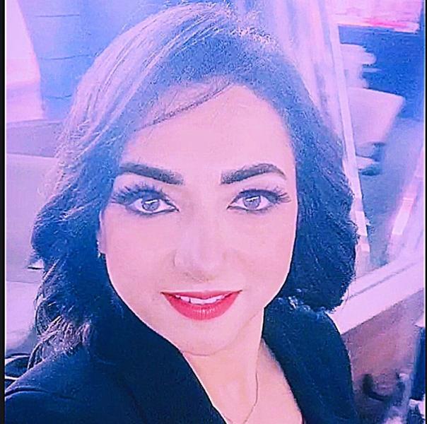 الكاتبة 