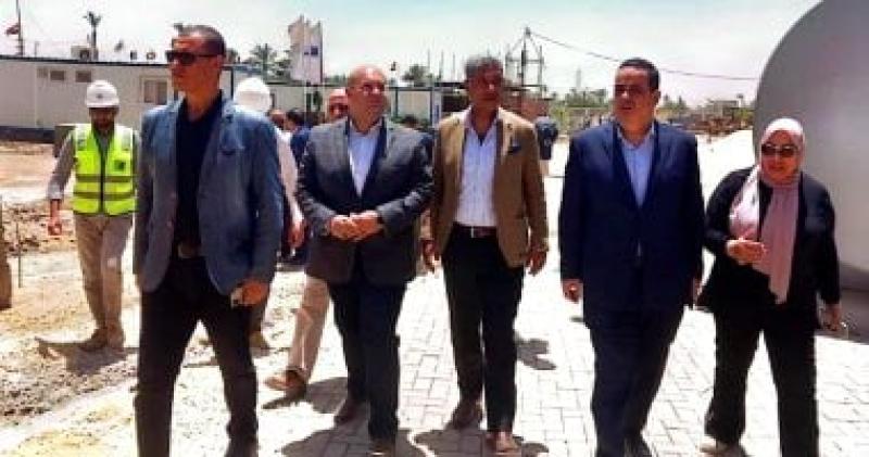 رئيس الجهاز التنفيذي للمياه والصرف خلال جولته