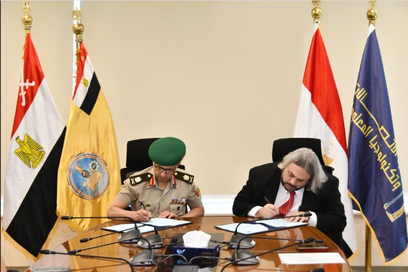 جانب من التوقيع 