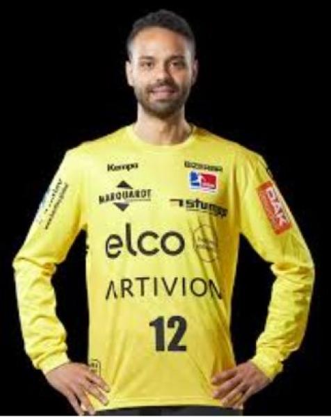 محمد عصام  "الطيار" 