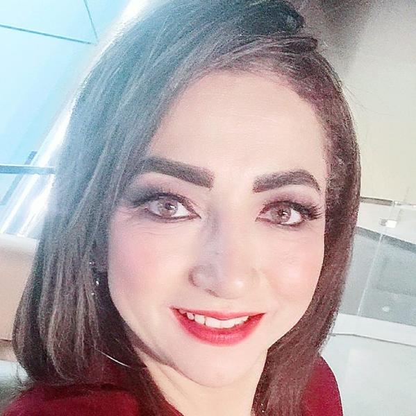 الكاتبة 