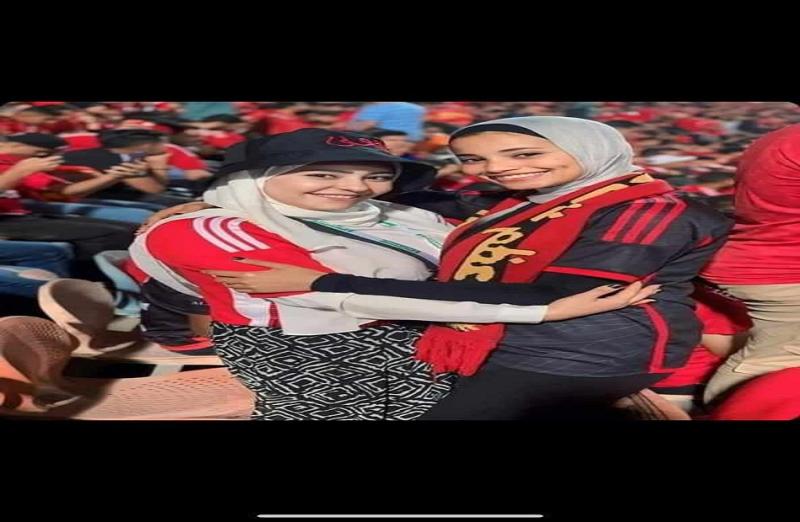 نورهان ونرجس مشجعتا الأهلي