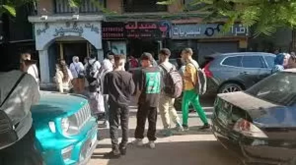 توافد الطلاب على لجان الامتحانات الثانوية اعامة 