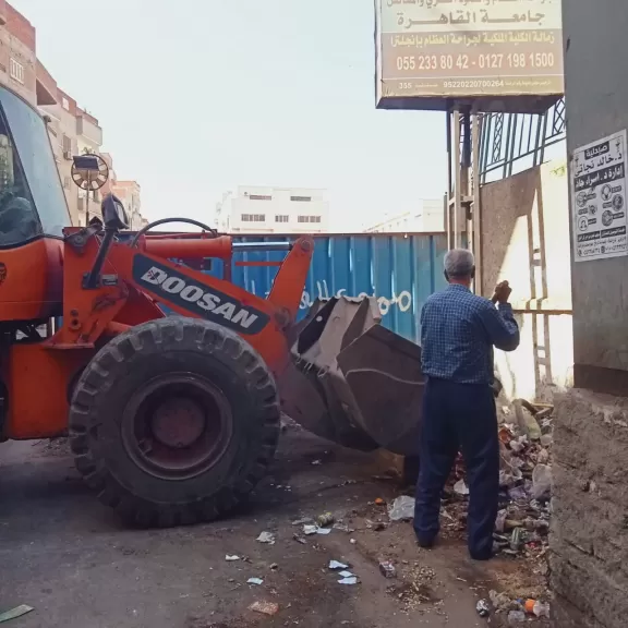 جانب من اعمال النظافة 