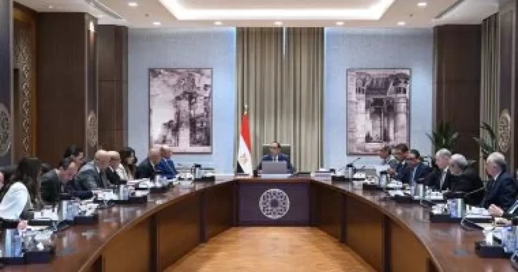 رئيس الوزراء يتابع موقف عمل شركات النقل التشاركي العاملة