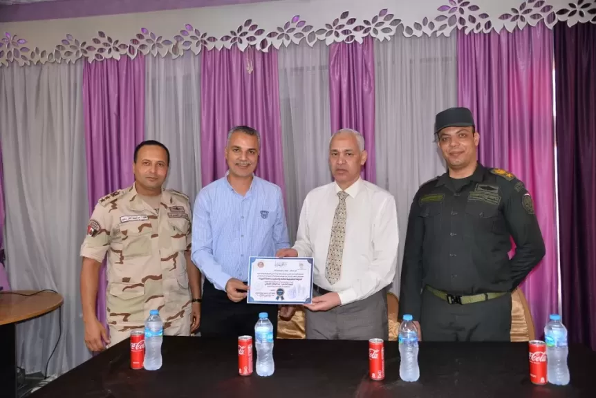 نائب رئيس الجماعه اثناء التكريم