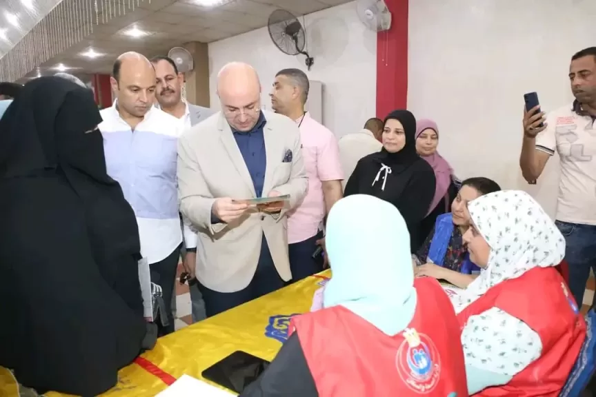 محافظ بني سويف يتفقد القافلة الطبية 
