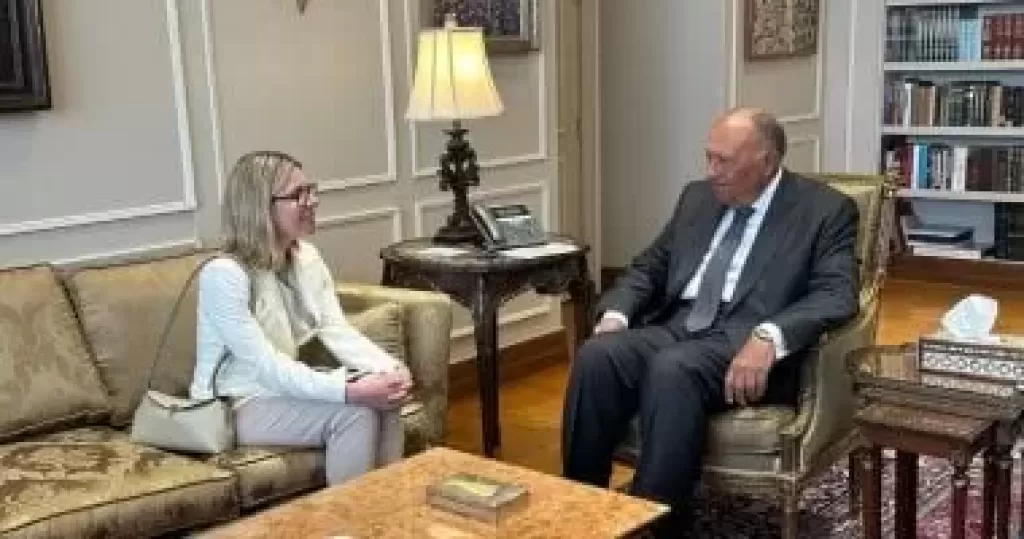 وزير الخارجية مع المدير العام للعمليات بالبنك الدولي