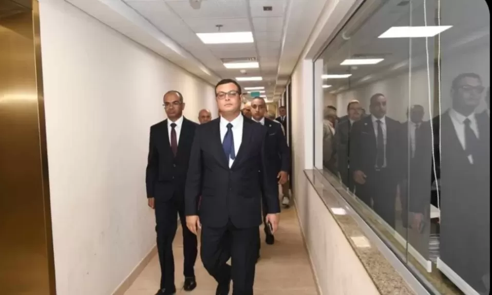 وزير الإسكان 