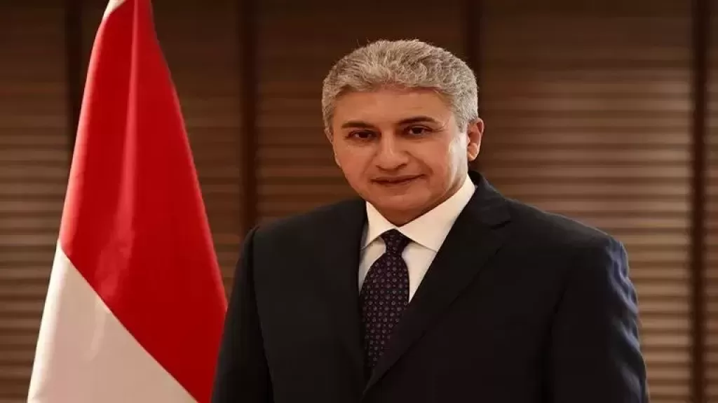  وزير السياحة